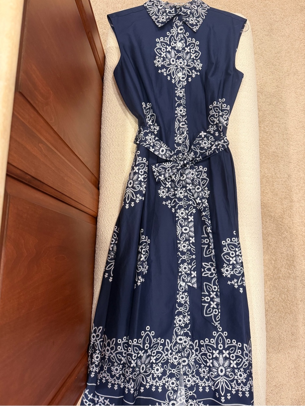 NWOTJones New York Navy and White Sleeveless Maxi Dress with Floral Border Print